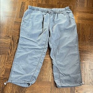 White Sierra Women's Gray Capris